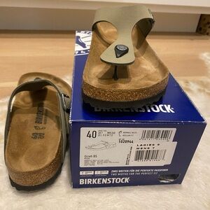 Birkenstock Gizeh Khaki Leather 40 Women sz 9 NIB